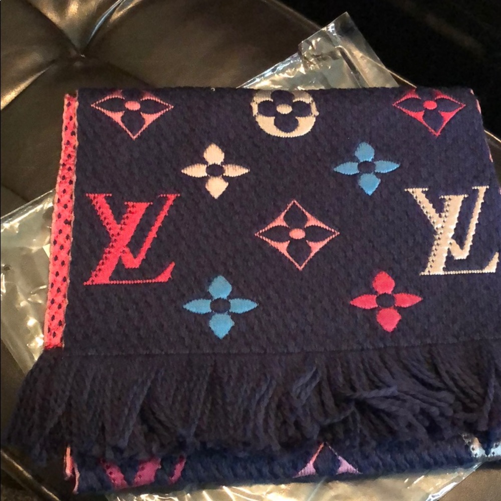 Sold❣️LV logo mania rainbow scarf 🌈 - Picture 8 of 8